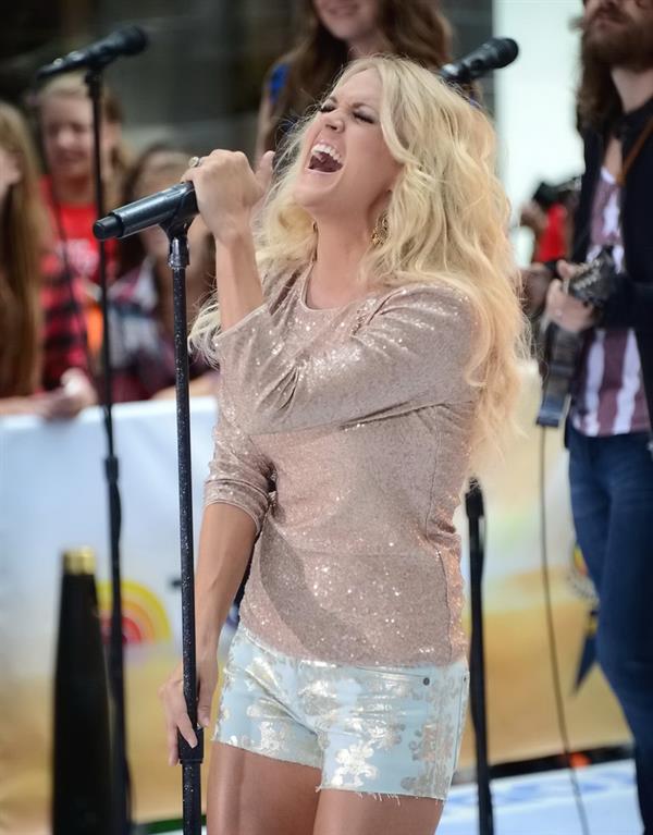 Carrie Underwood - LIVE at NBC's Today show - NYC - August 15, 2012