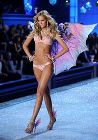 Erin Heatherton in lingerie