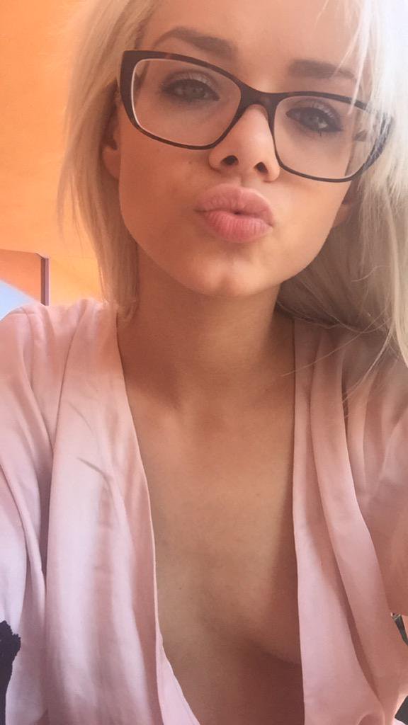 Elsa Jean taking a selfie