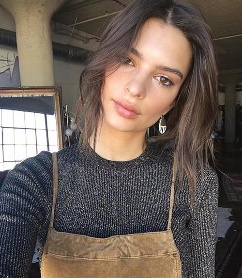 Emily Ratajkowski taking a selfie