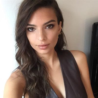 Emily Ratajkowski taking a selfie