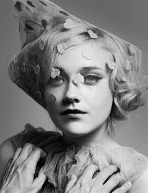 Dakota Fanning Wonderland magazine Apr/May 2012 