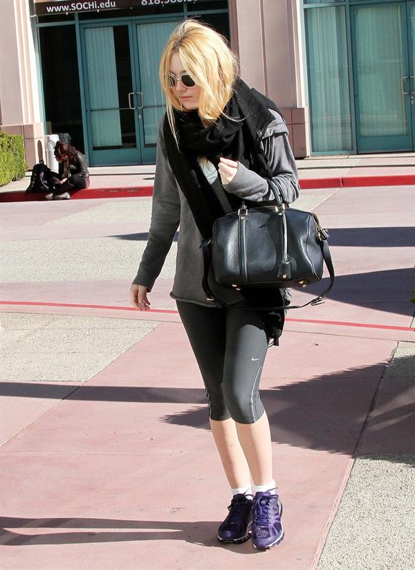 Dakota Fanning At the Gym in North Hollywood - 01/11/2013 