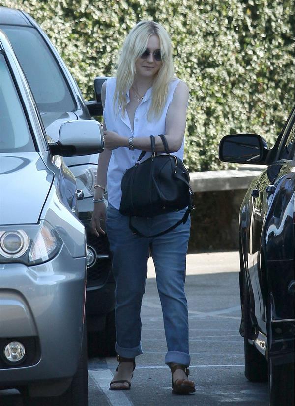 Dakota Fanning leaving Casa Vega in Studio City (24.08.2012)