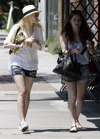 Dakota Fanning - Enjoyed a lunch date with her friend at a local eatery in Los Angeles - August 23, 2012