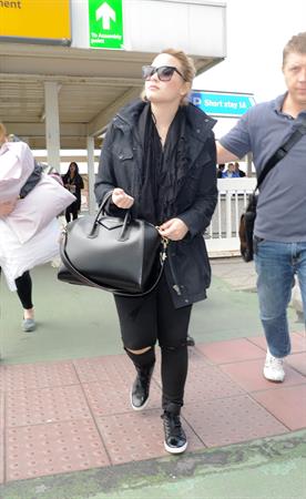 Demi Lovato - Leaves London Heathrow Airport in London (01.06.2013) 