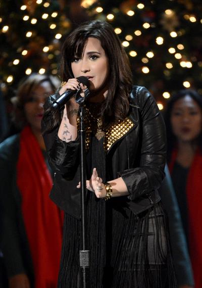 Demi Lovato TNT Christmas 2012 @ the National bldg Museum in WA 12/9/12 