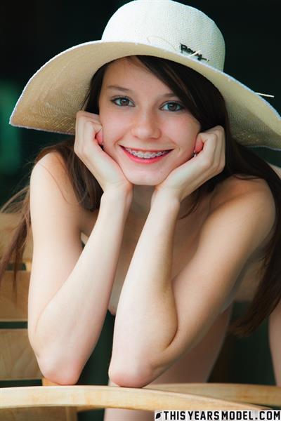 Rylee Marks in a Sunhat from This Years Model