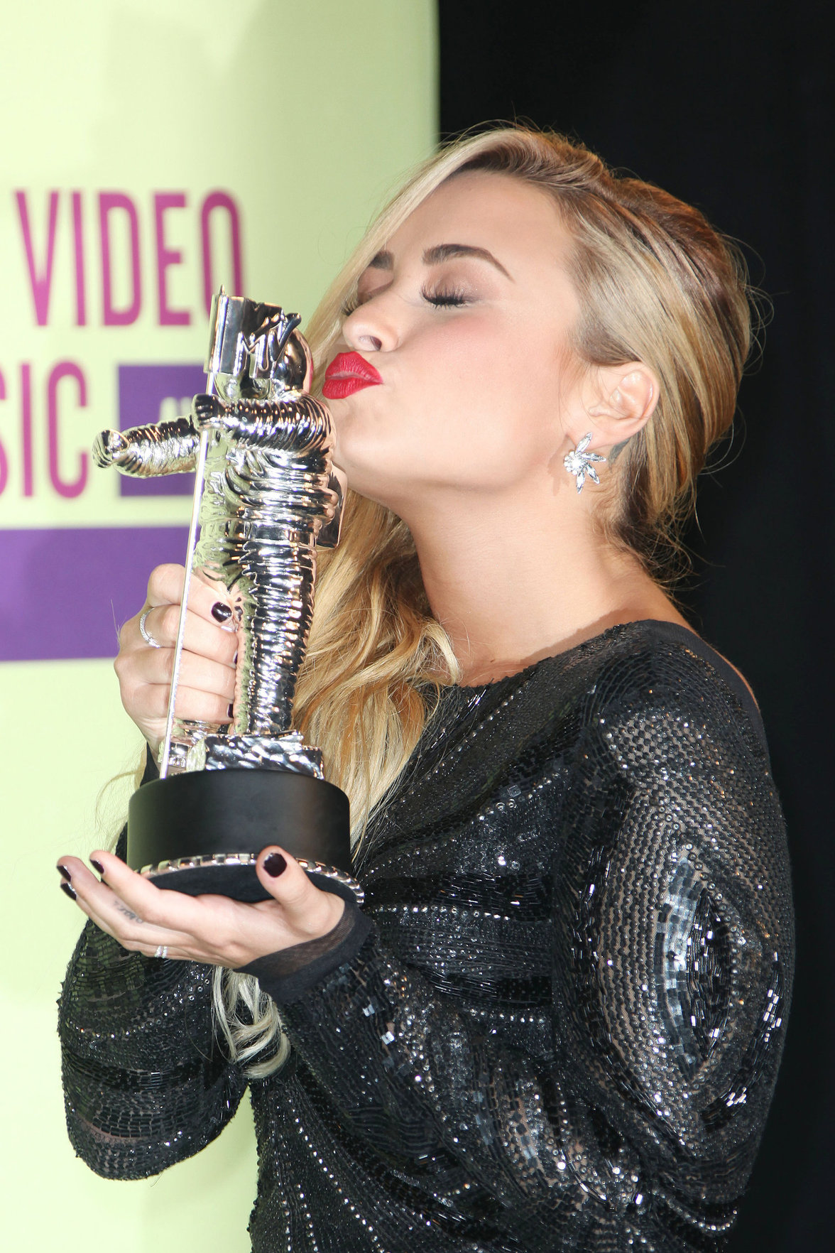 Demi Lovato - MTV Video Music Awards in Los Angeles - September 6, 2012