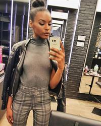 Sharam Diniz taking a selfie