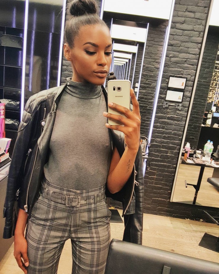 Sharam Diniz taking a selfie