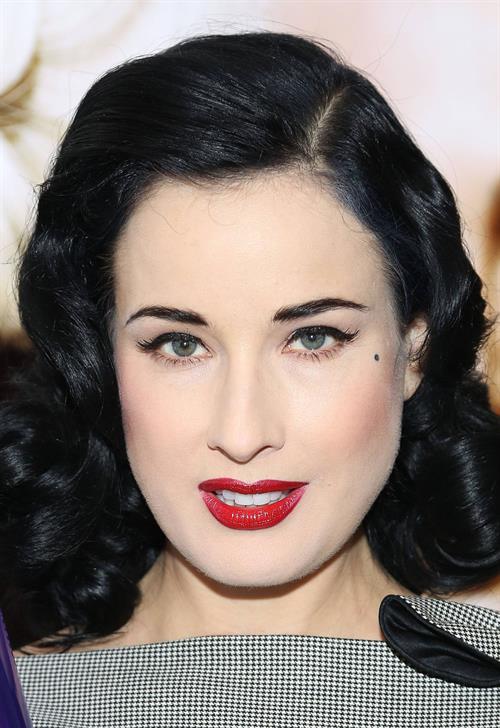Dita Von Teese International Beauty Show (April 14, 2013) 
