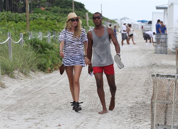 Doutzen Kroes bikini beach pictures in Miami August 16, 2012