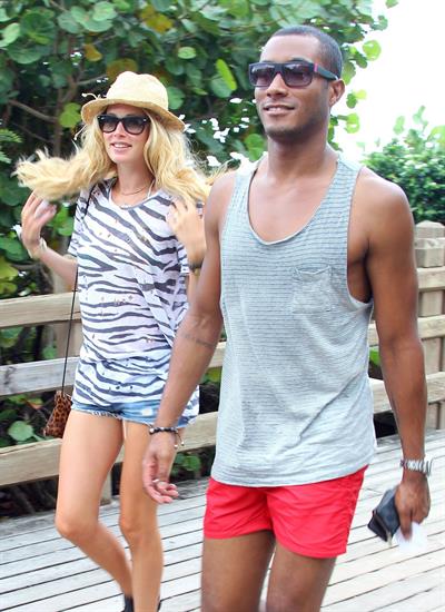 Doutzen Kroes bikini beach pictures in Miami August 16, 2012