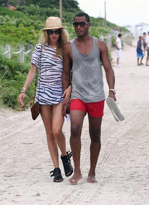 Doutzen Kroes bikini beach pictures in Miami August 16, 2012
