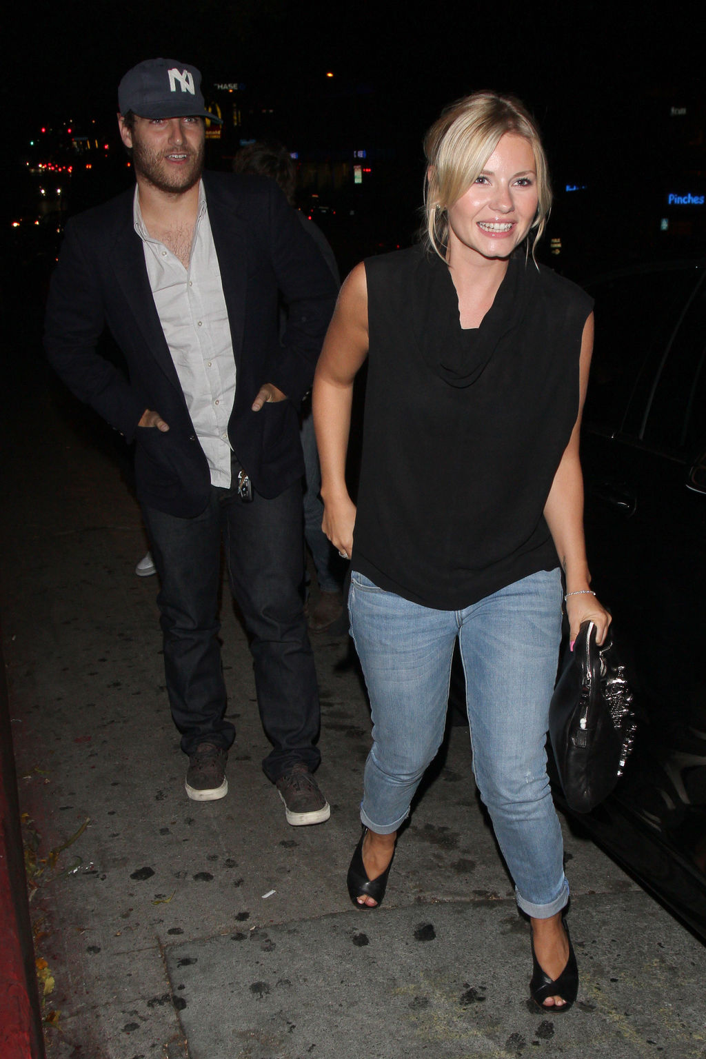 Elisha Cuthbert Pictures. Elisha Cuthbert - Arriving to the Chateau