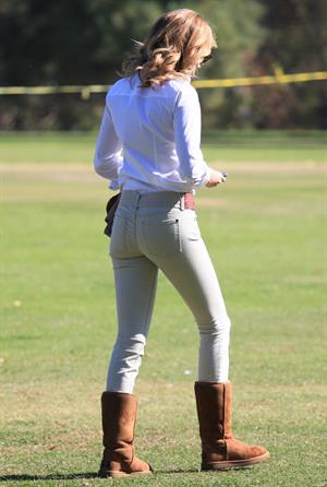 Emily VanCamp Set of Revenge in Los Angeles - October 31, 2012