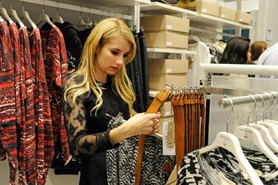 Emma Roberts – H&M Store Opening in New Orleans 11/15/13  