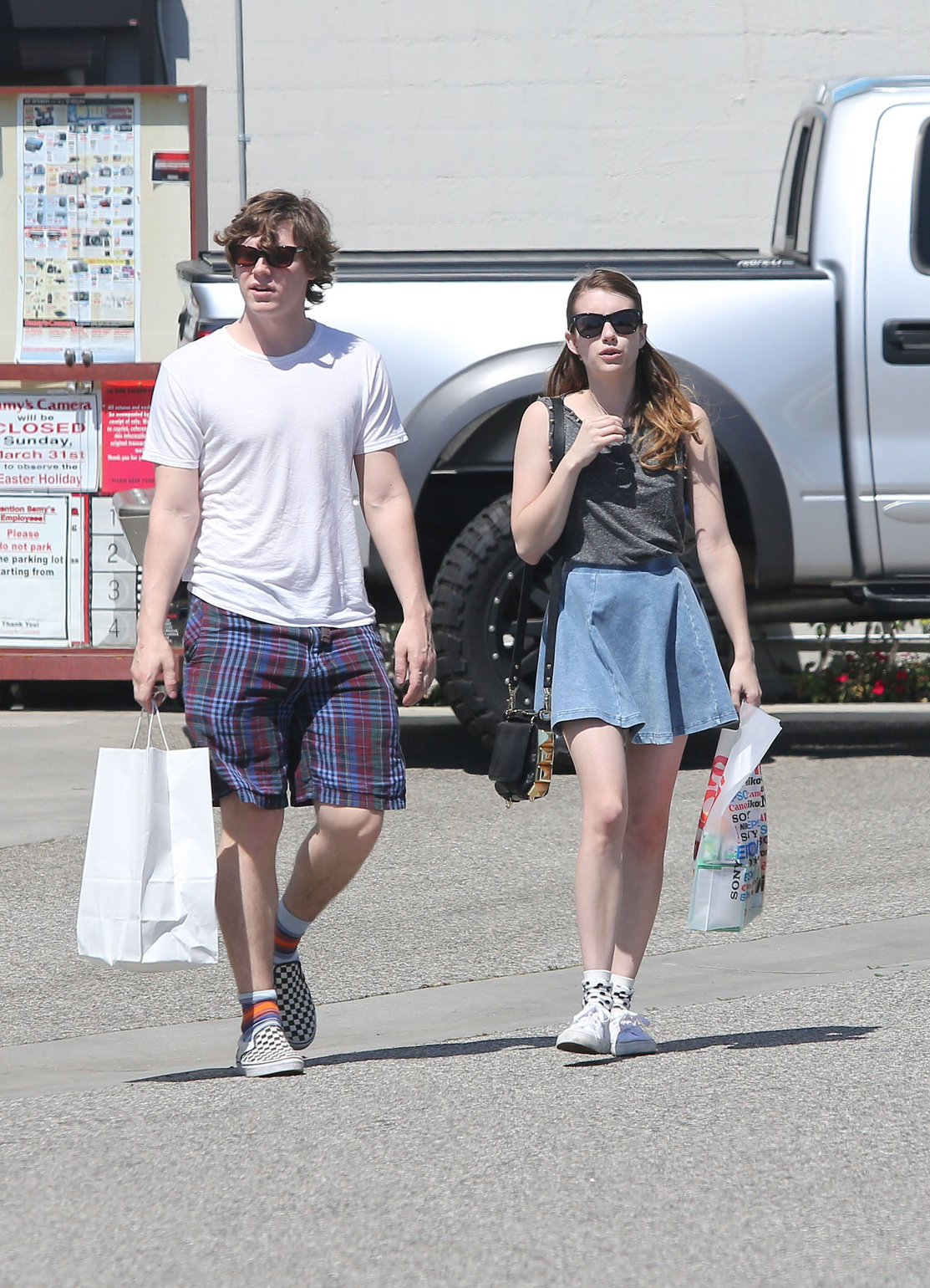 Emma Roberts - Spotted shopping at Samy's in Los Angeles (30.03.2013) 