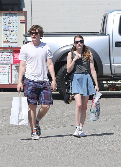 Emma Roberts Pictures Emma Roberts - Spotted shopping at Samy's in Los Angeles (30.03.2013)