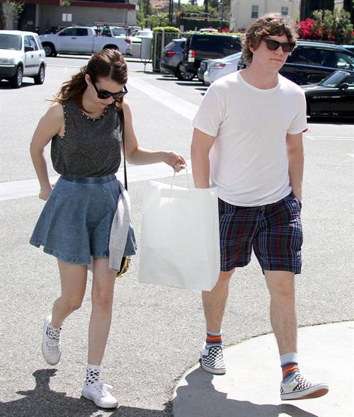 Emma Roberts Pictures Emma Roberts - Spotted shopping at Samy's in Los Angeles (30.03.2013)