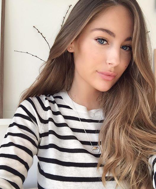 Mathilde Gøhler taking a selfie