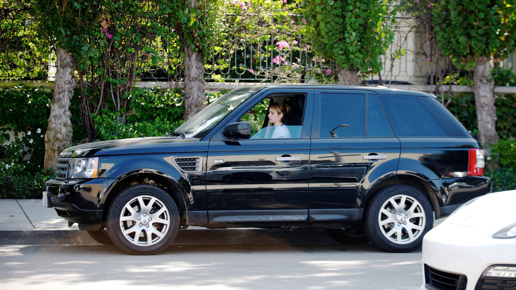 Emma Roberts Tight Jeans The Griddle Cafe And Rite Aid LA (10/09/12) 