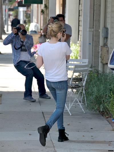 Emma Roberts Tight Jeans The Griddle Cafe And Rite Aid LA (10/09/12) 