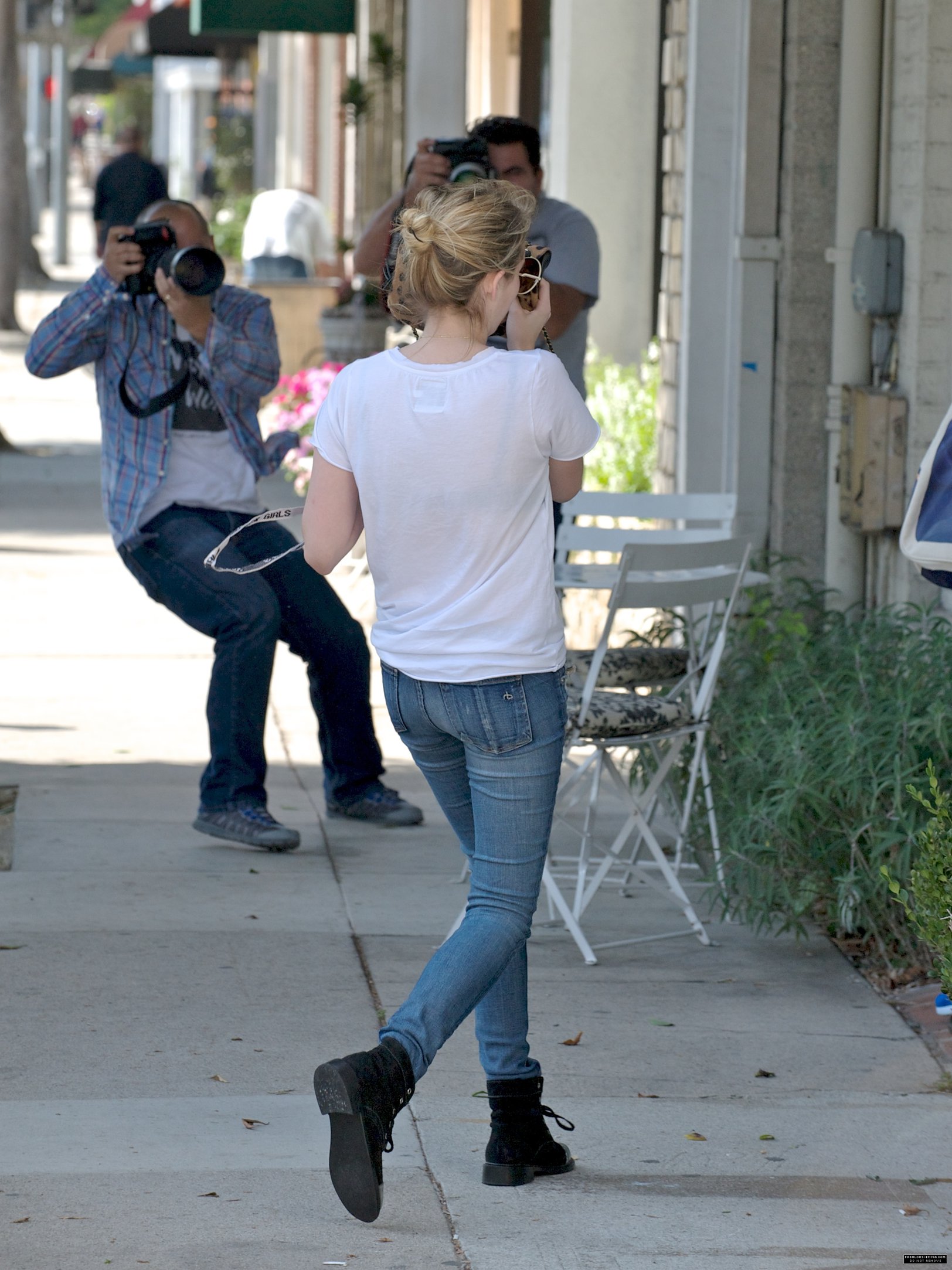 Emma Roberts Tight Jeans The Griddle Cafe And Rite Aid LA (10/09/12) 