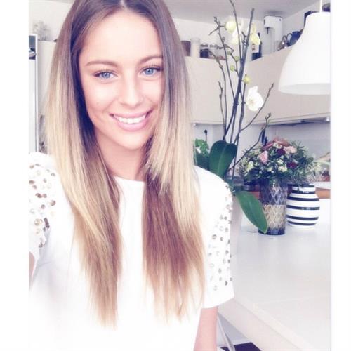 Mathilde Gøhler taking a selfie