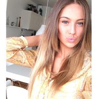 Mathilde Gøhler taking a selfie