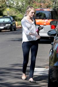 Emma Stone in Jeans walking in Los Angeles (10/08/12) 