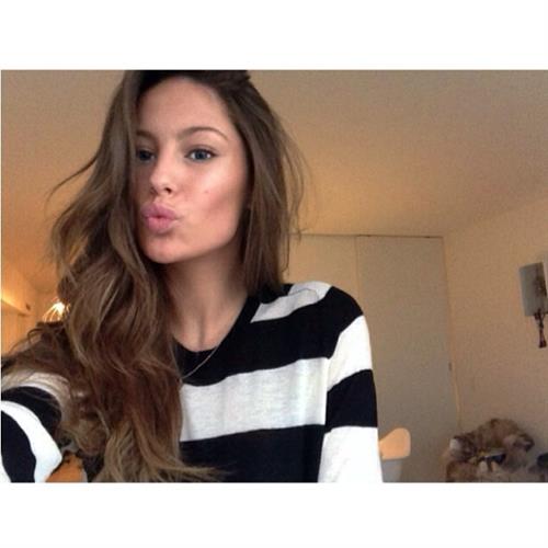 Mathilde Gøhler taking a selfie