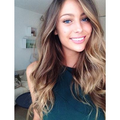 Mathilde Gøhler taking a selfie