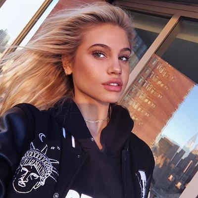 Meredith Mickelson taking a selfie