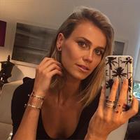 Renata Kuerten taking a selfie