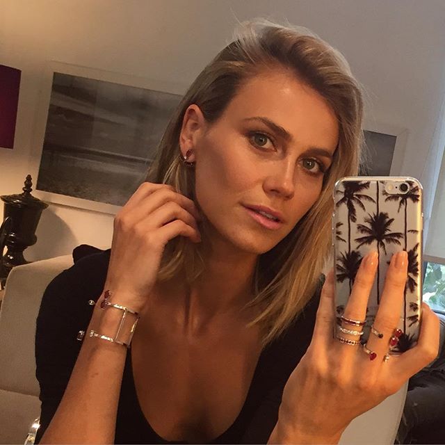 Renata Kuerten taking a selfie