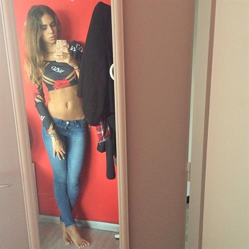 Talisa Loup taking a selfie