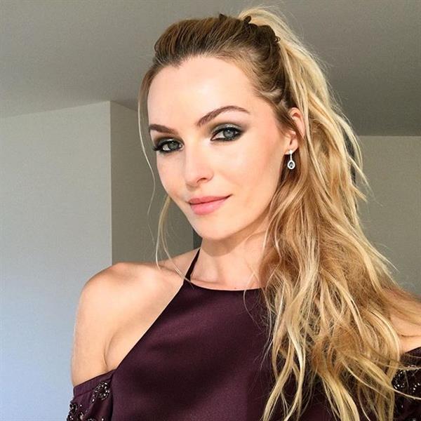 Valentina Zelyaeva taking a selfie