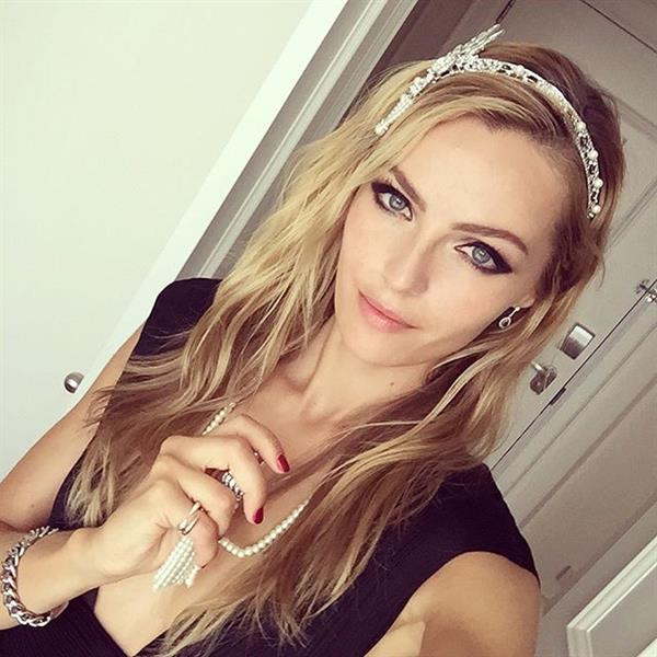 Valentina Zelyaeva taking a selfie