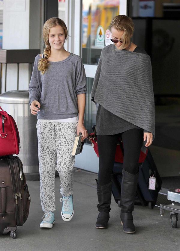 Felicity Huffman Arrives at LAX Airport with daughter in Los Angeles (November 11, 2013) 