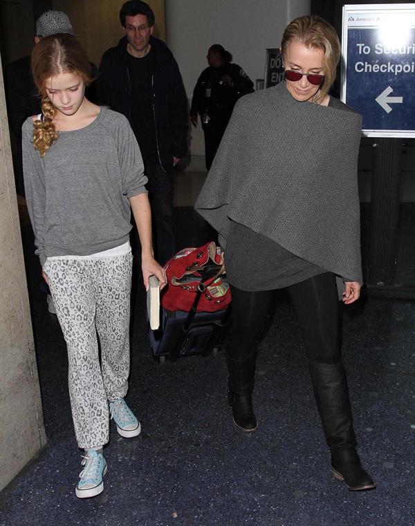 Felicity Huffman Arrives at LAX Airport with daughter in Los Angeles (November 11, 2013) 