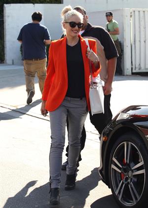 Gwen Stefani Spotted entering a store in Studio City (October 13, 2012) 