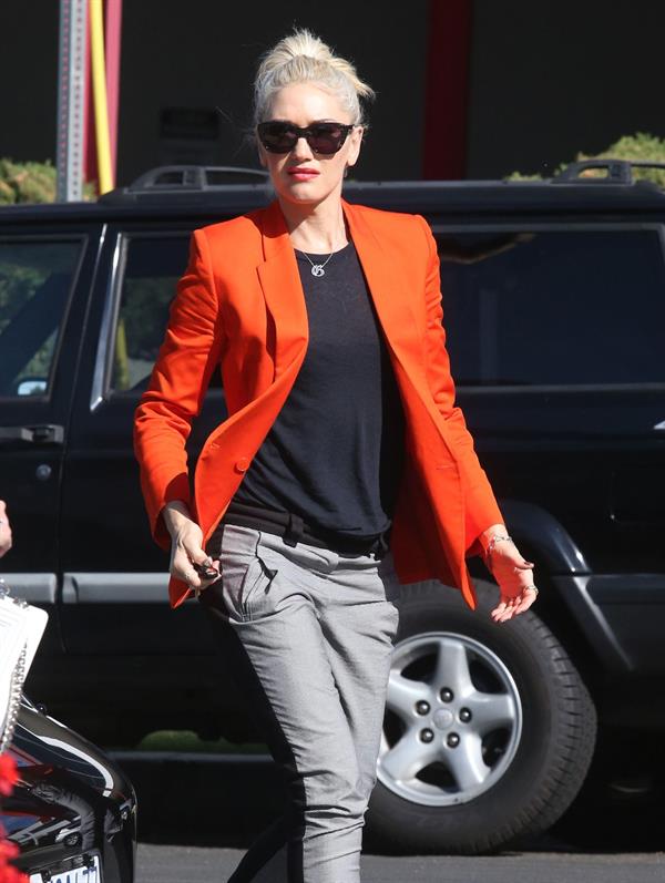 Gwen Stefani Spotted entering a store in Studio City (October 13, 2012) 