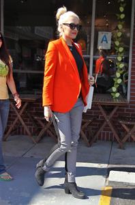 Gwen Stefani Spotted entering a store in Studio City (October 13, 2012) 
