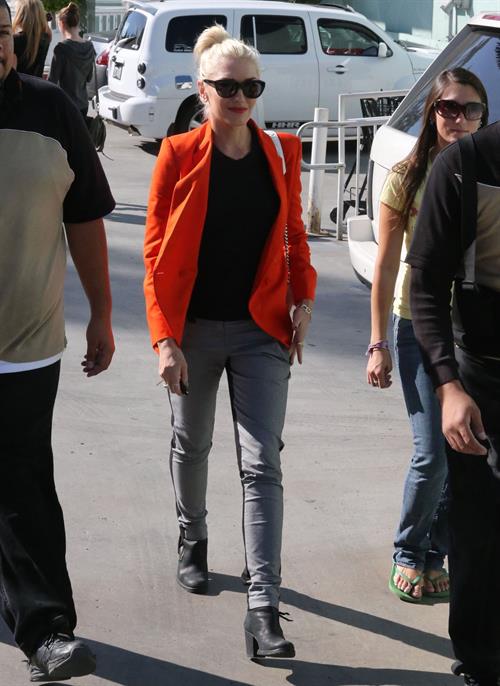 Gwen Stefani Spotted entering a store in Studio City (October 13, 2012) 