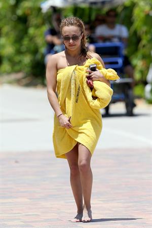 Hayden Panettiere 53Bikini candis at Miami Beach 12.05.13 