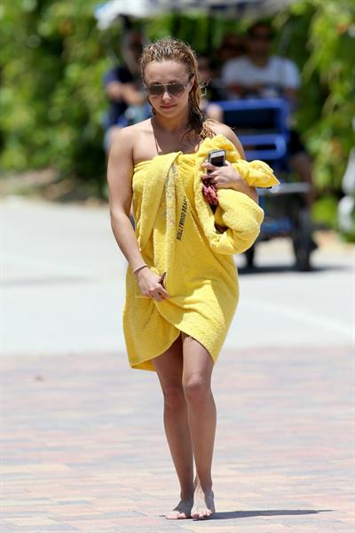 Hayden Panettiere 53Bikini candis at Miami Beach 12.05.13 