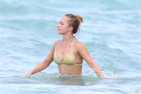 Hayden Panettiere - Bikini candids in Miami 9/1/13