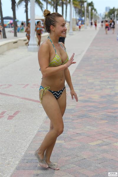 Hayden Panettiere - Bikini candids in Miami 9/1/13
